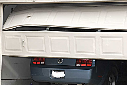 Garage-Door-Panel-Repair,-Replacement-Or-Removal troubleshoot-broken-garage-door